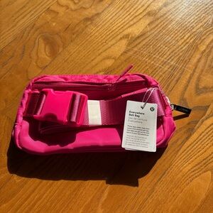 NWT Lululemon Everywhere Belt Bag Sonic Pink